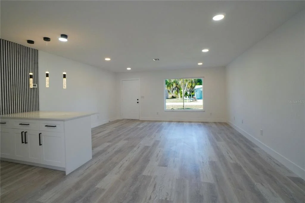 Photo of 1461 ROYAL ROAD