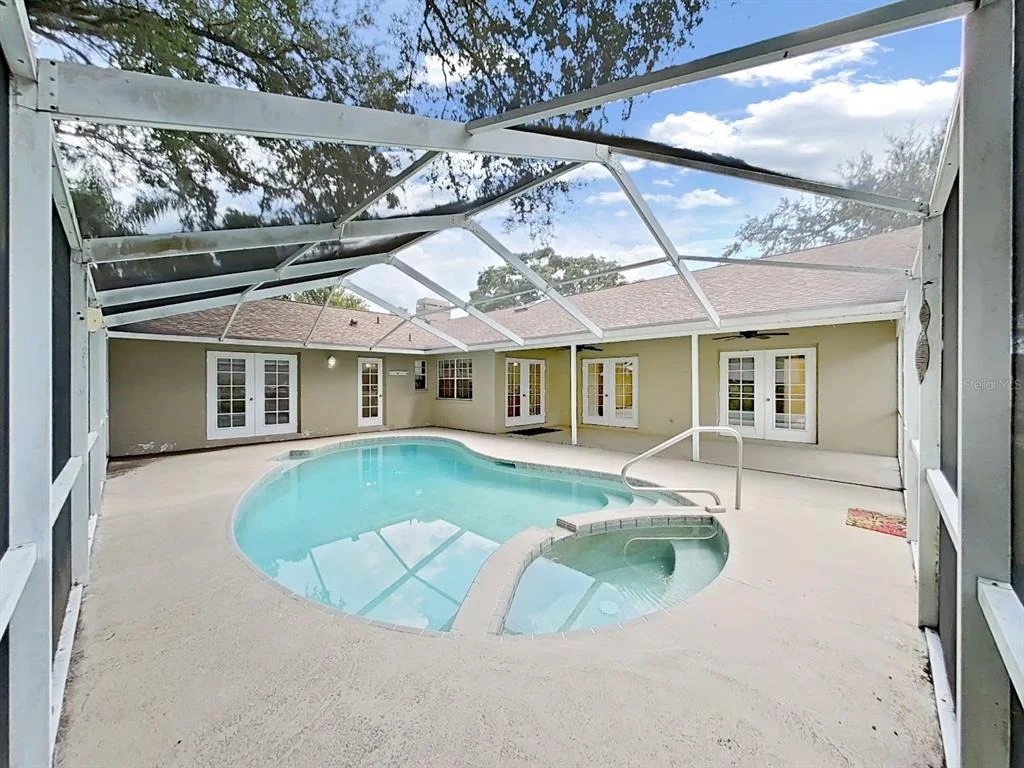 Photo of 611 TOMOKA DRIVE