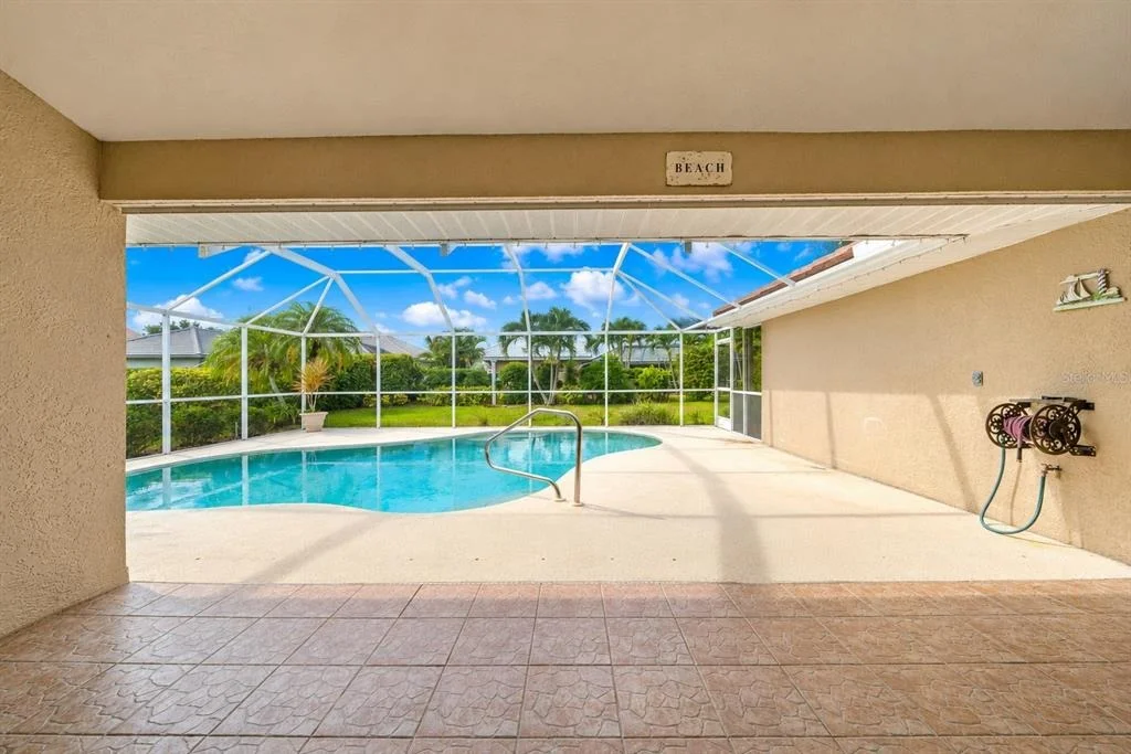 Photo of 555 PARK ESTATES SQUARE