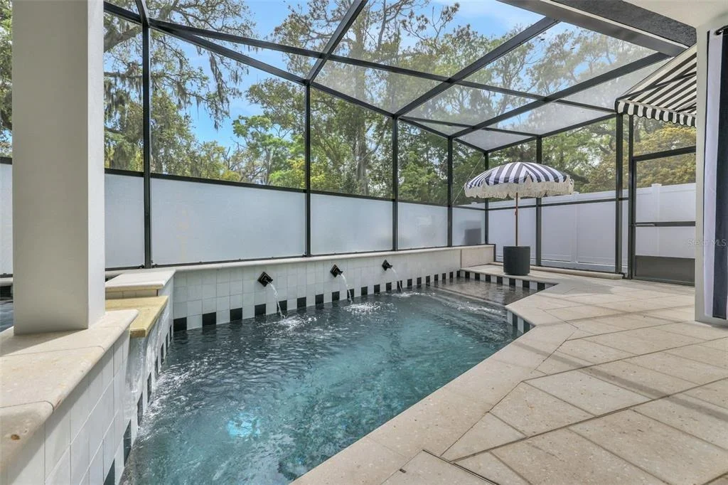 Photo of 39 E PARK AVENUE
