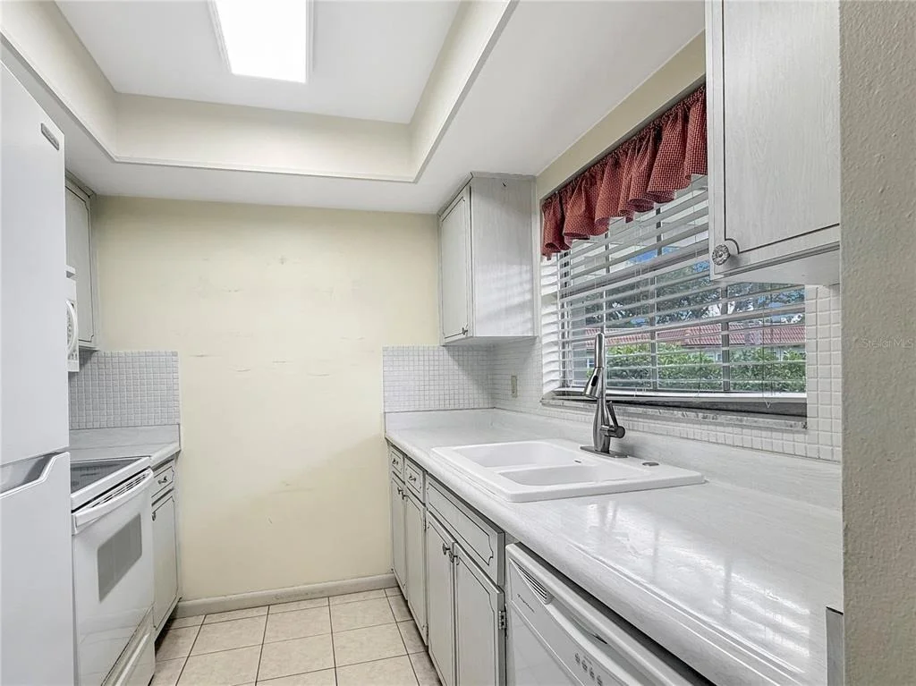 Photo of Unit 2F at 1701 PINEHURST ROAD