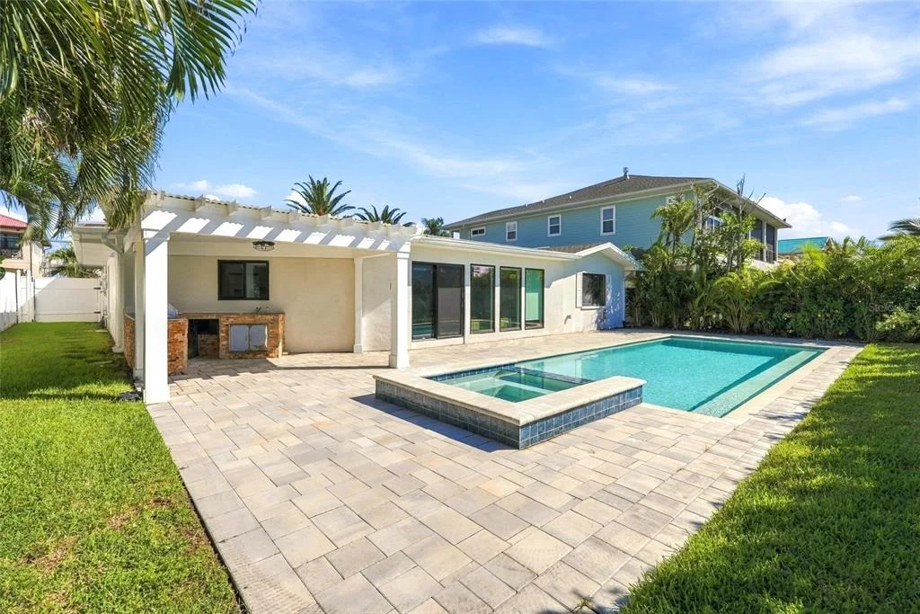 Photo of 556 JOHNS PASS AVENUE