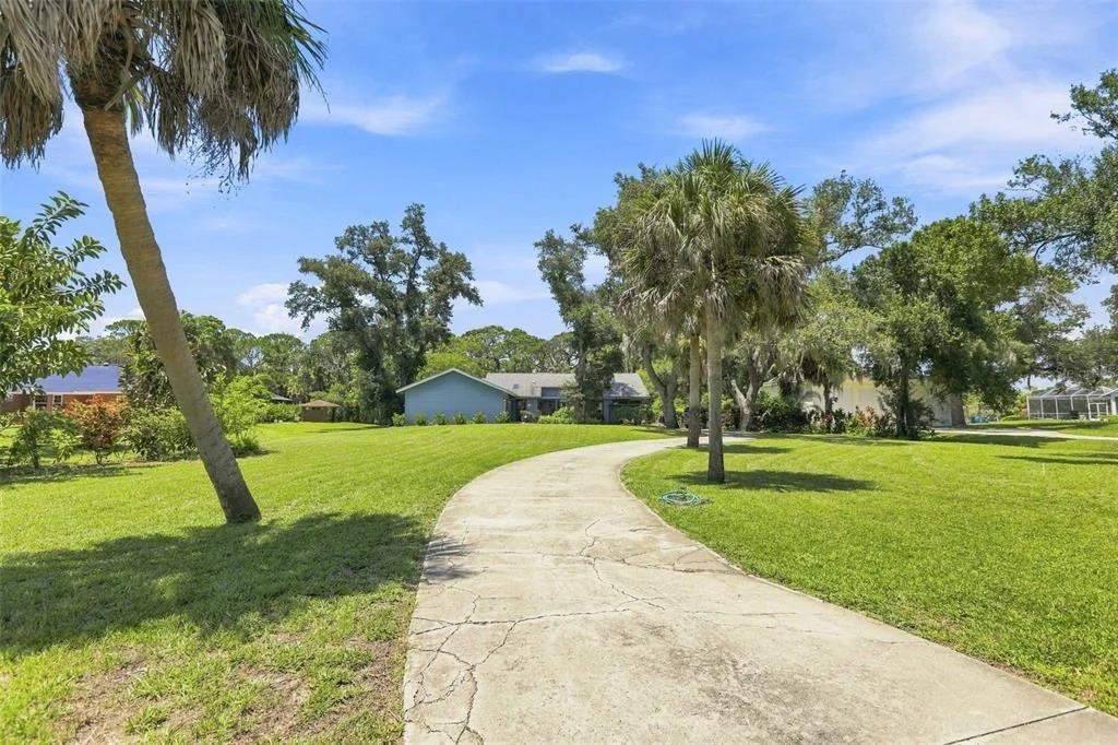 Photo of 881 PINTO CIRCLE