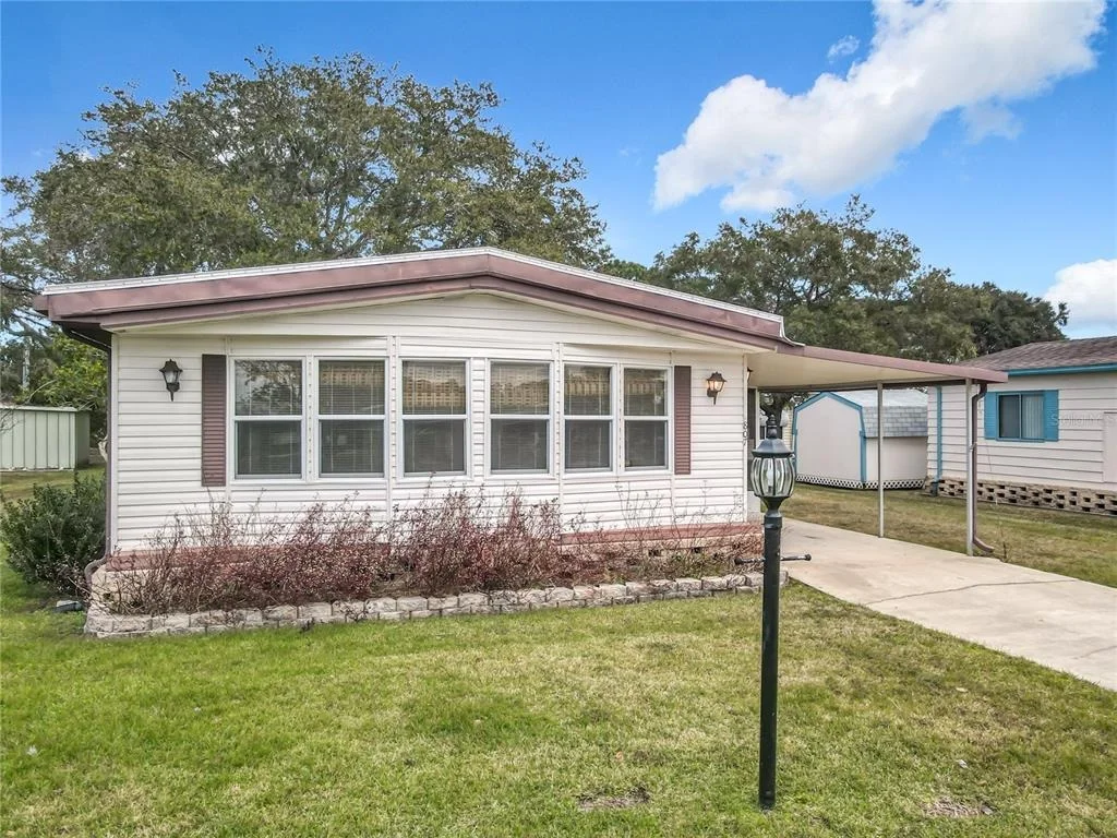 Photo of 807 SWALLOW LANE