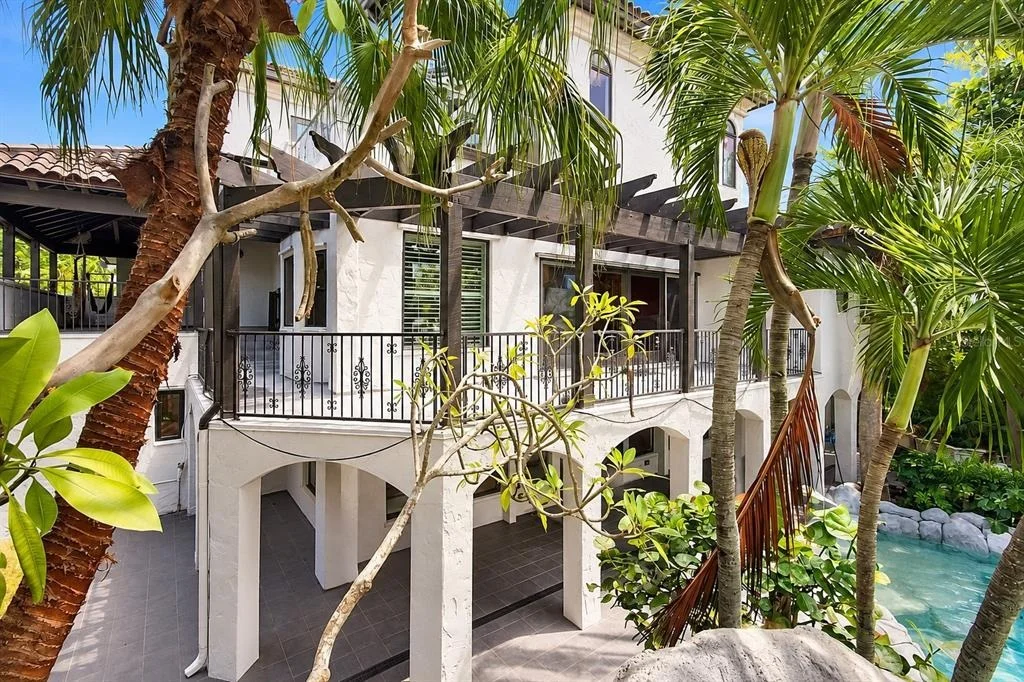 Photo of 980 BAY ESPLANADE
