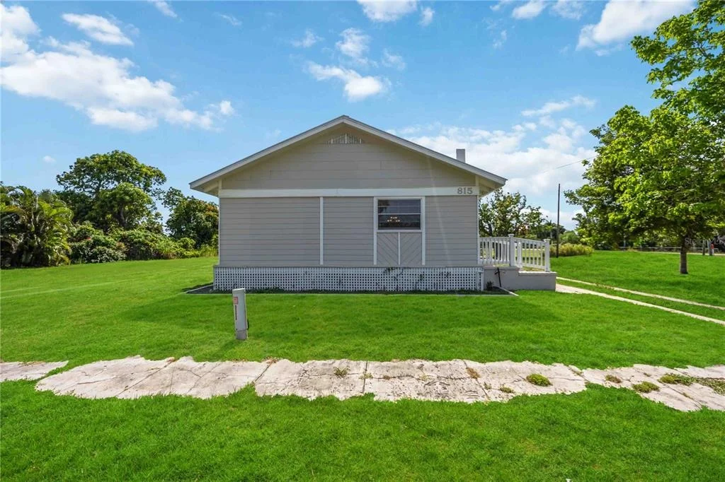 Photo of 815 SOLONA LOOP