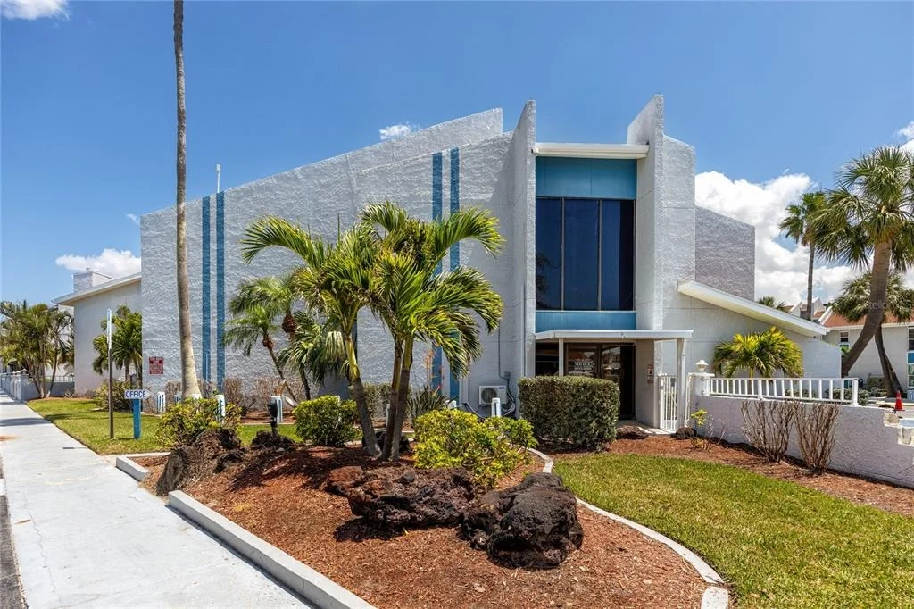 Photo of Unit H at 159 MEDALLION BOULEVARD