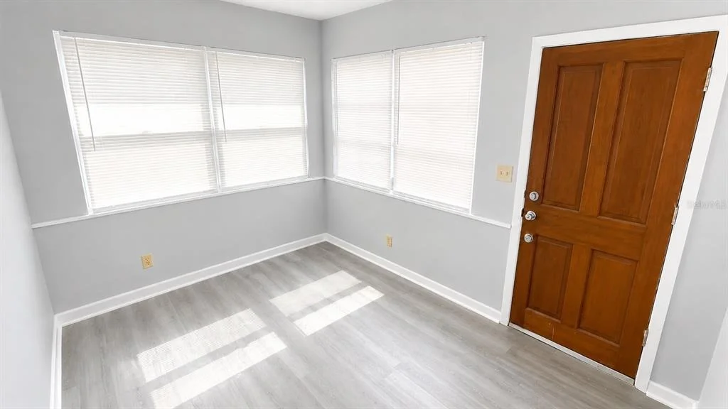 Photo of 415 AVENUE E SE