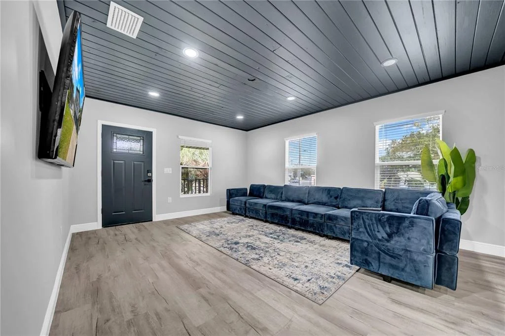 Photo of 20 2ND AVENUE SE
