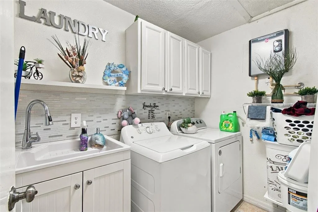 Photo of 1325 OAKCREST DRIVE