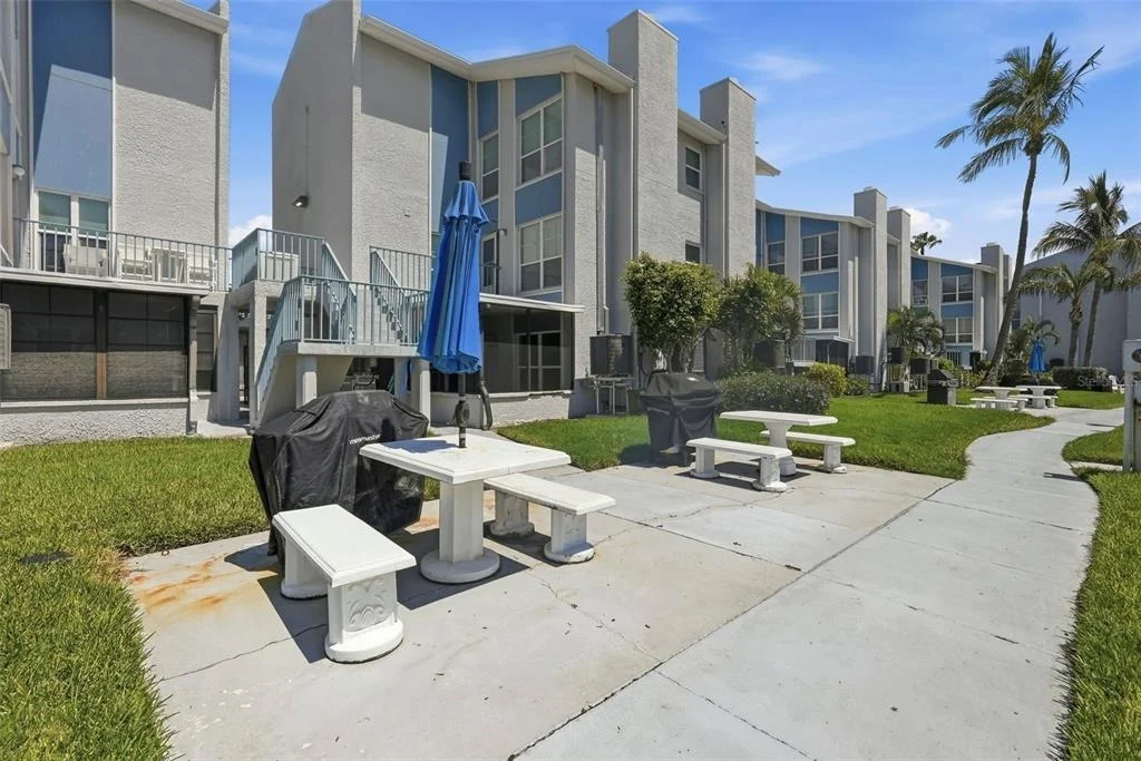 Photo of Unit F at 175 MEDALLION BOULEVARD
