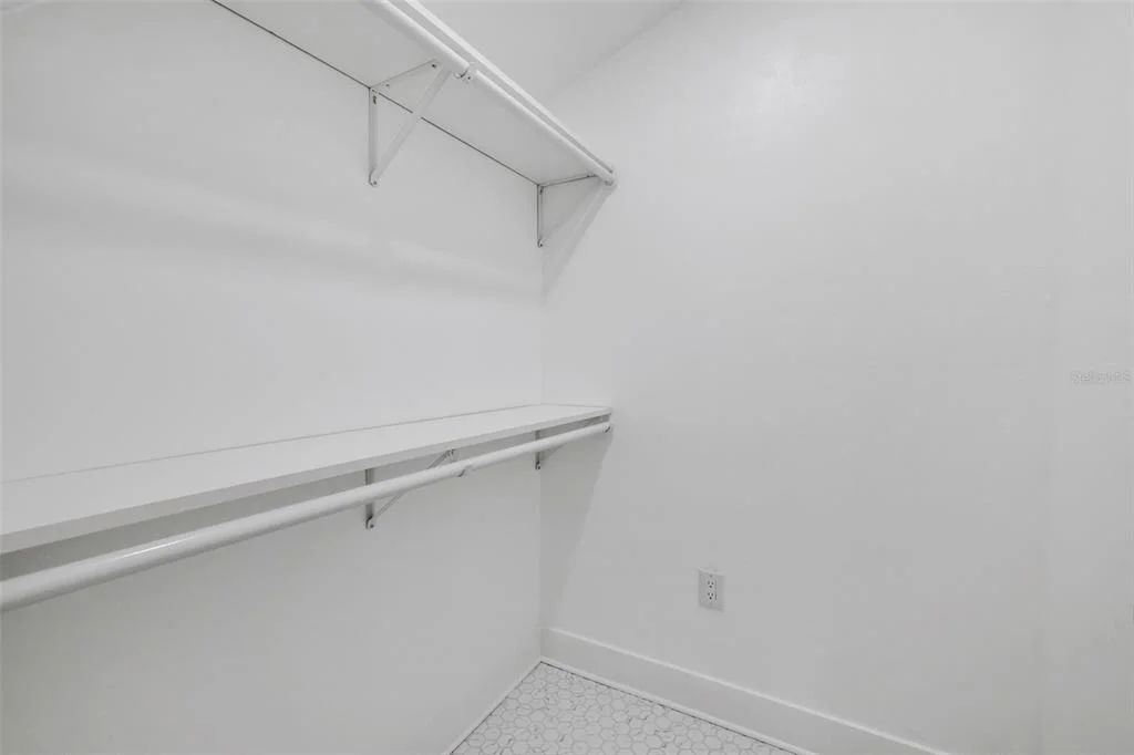 Photo of 39 E PARK AVENUE