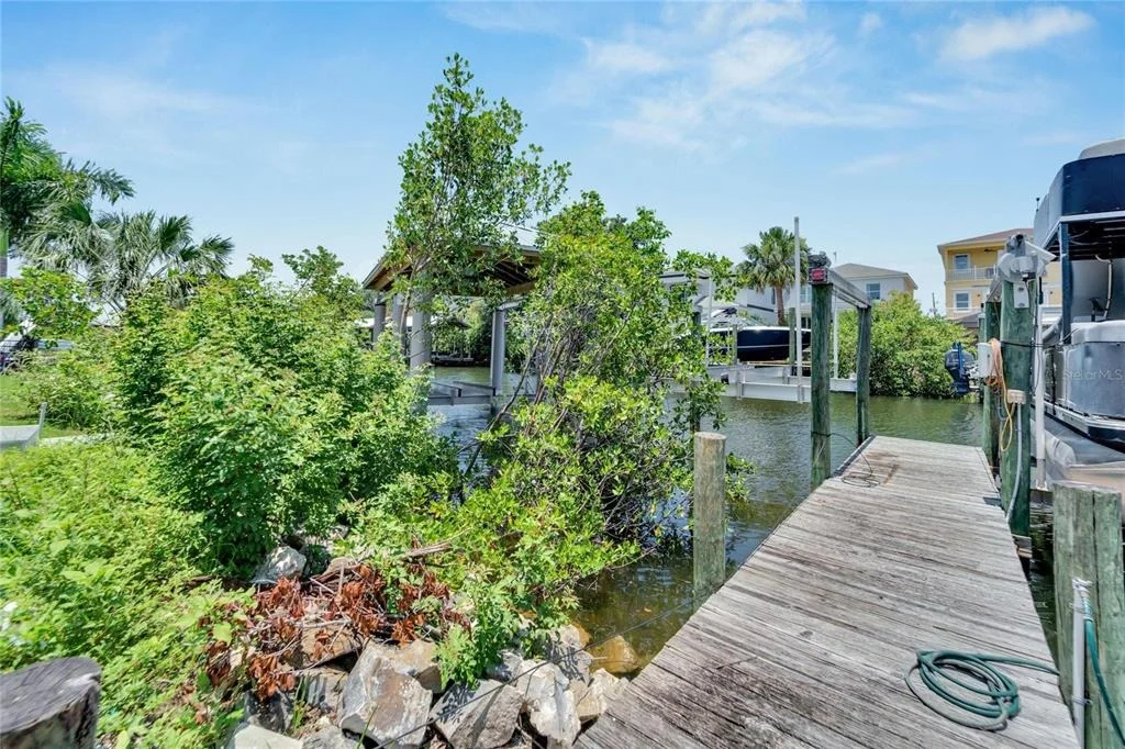 Photo of 517 TREVISO DRIVE