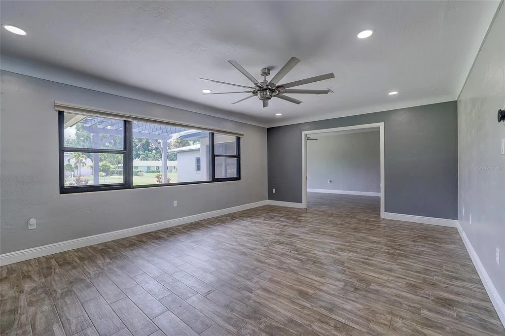 Photo of 323 SUWANEE AVENUE