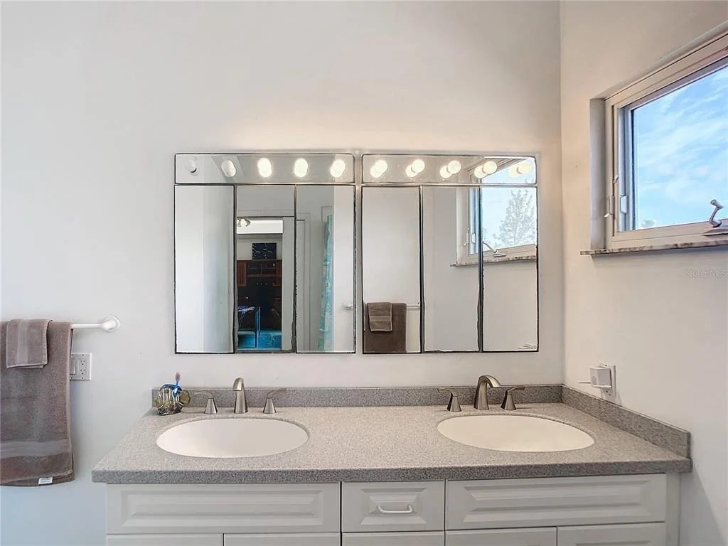 Photo of 919 KEY WAY
