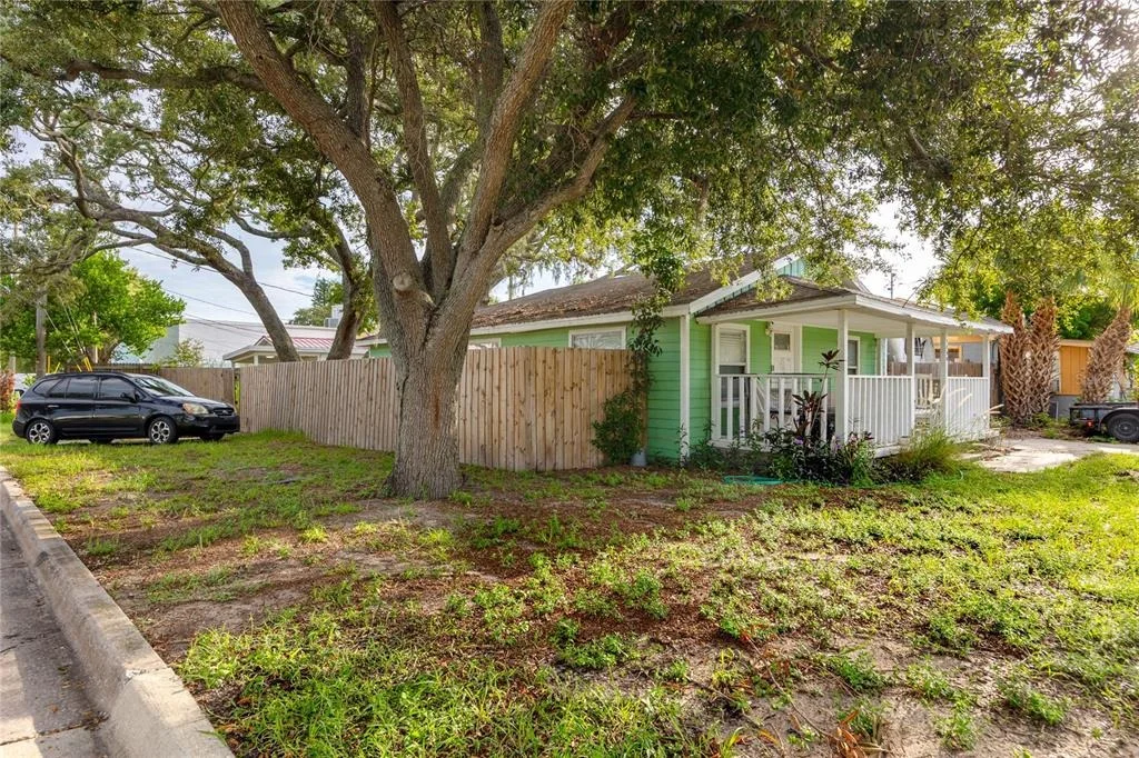 Photo of 1250 LAKEVIEW ROAD