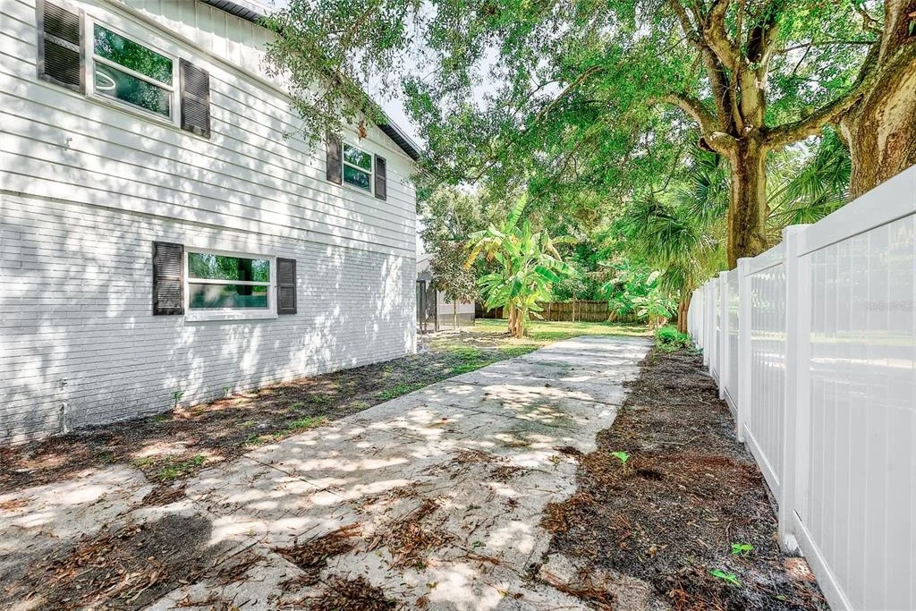 Photo of 1595 OAK LANE