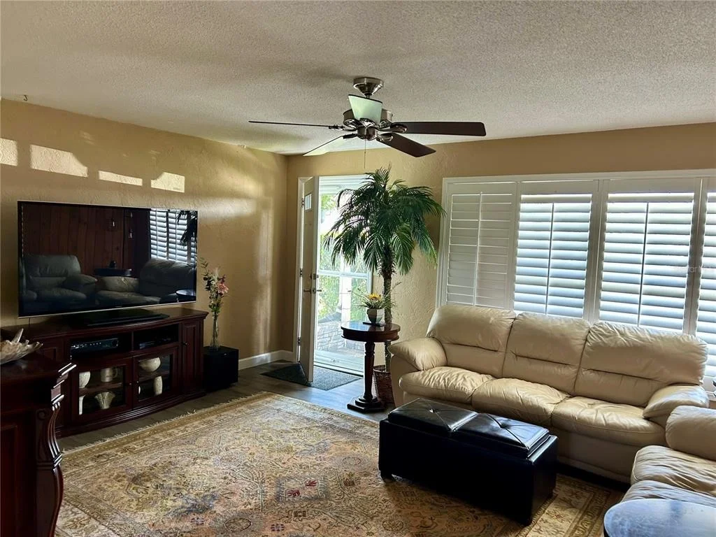 Photo of 1638 PARADISE LANE