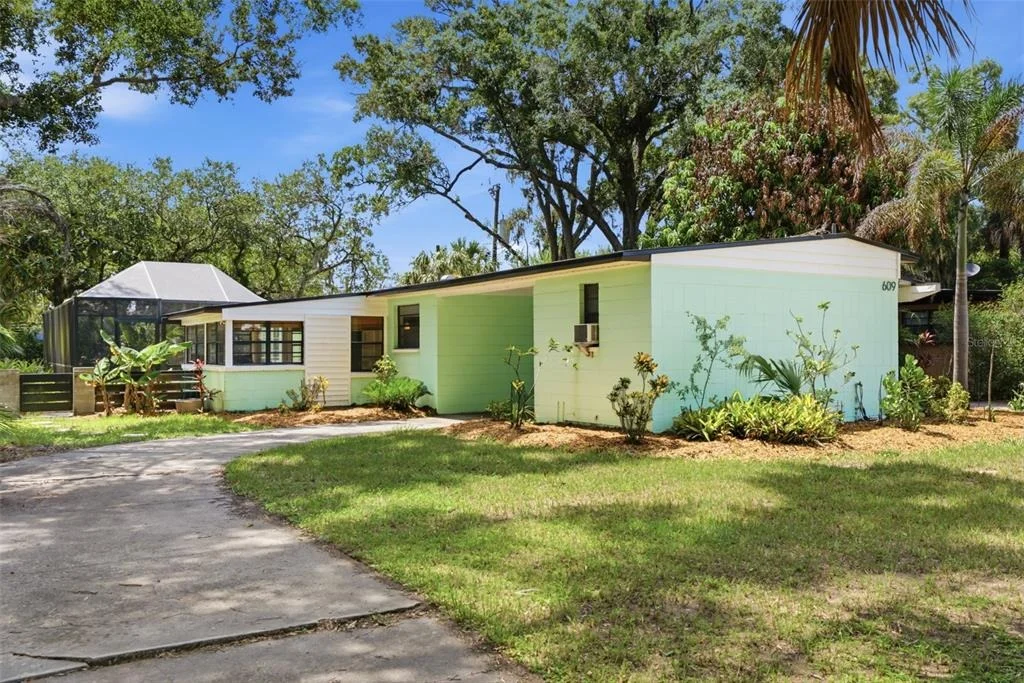 Photo of 609 W RIVER DRIVE