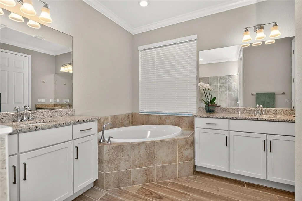 Photo of 25180 LONGMEADOW DRIVE