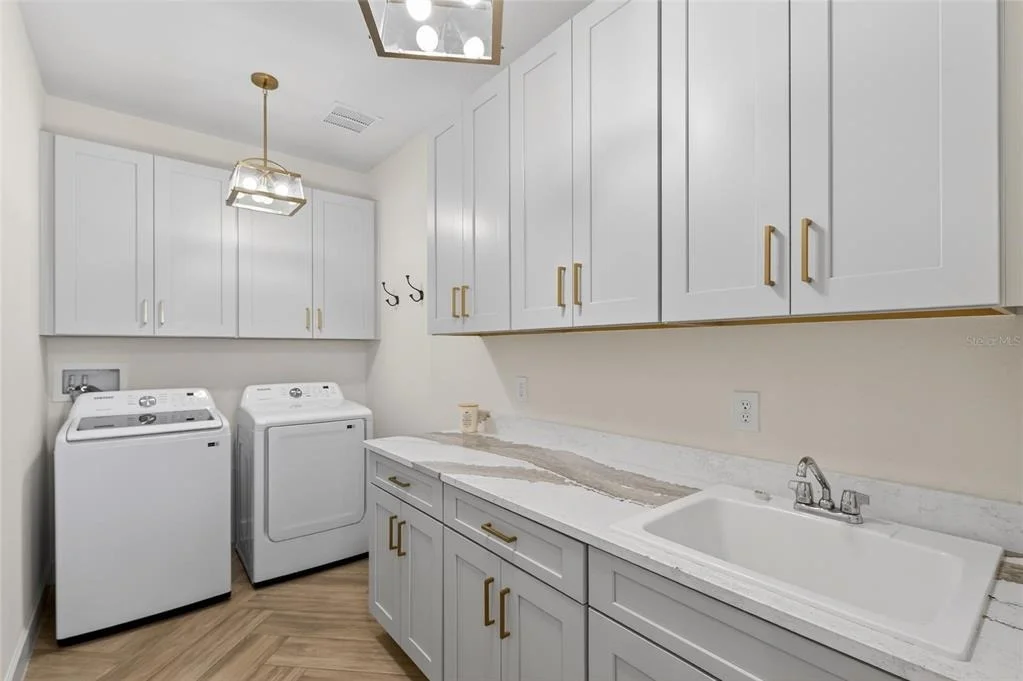 Photo of 914 SIGNET DRIVE
