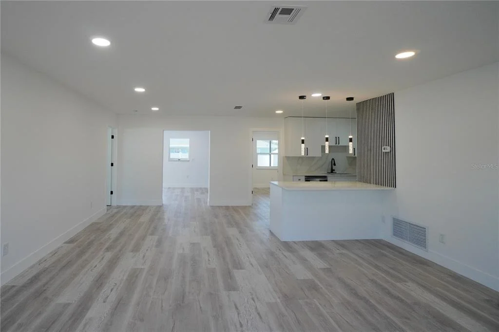 Photo of 1461 ROYAL ROAD