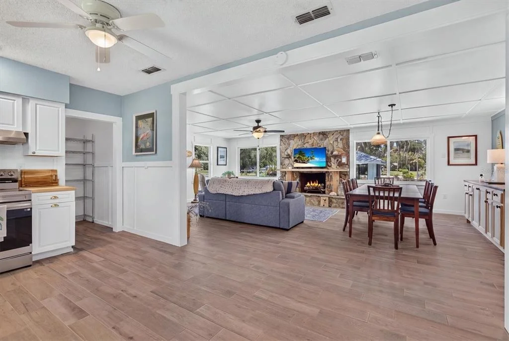 Photo of 6086 ISLAND DRIVE