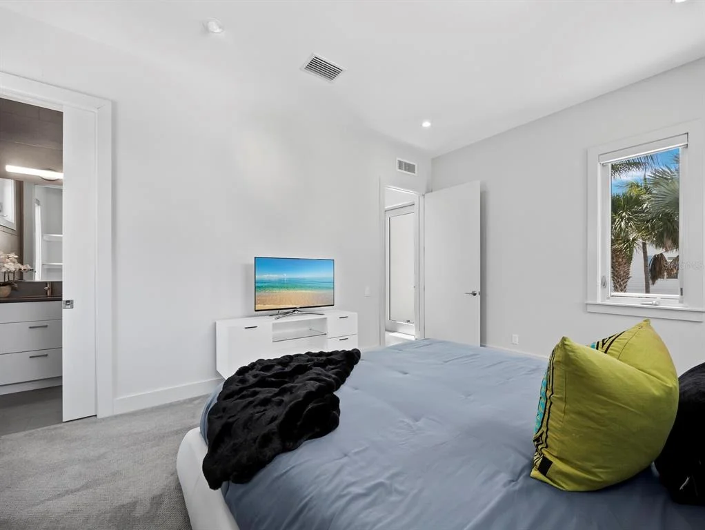 Photo of 471 ISLAND CIRCLE
