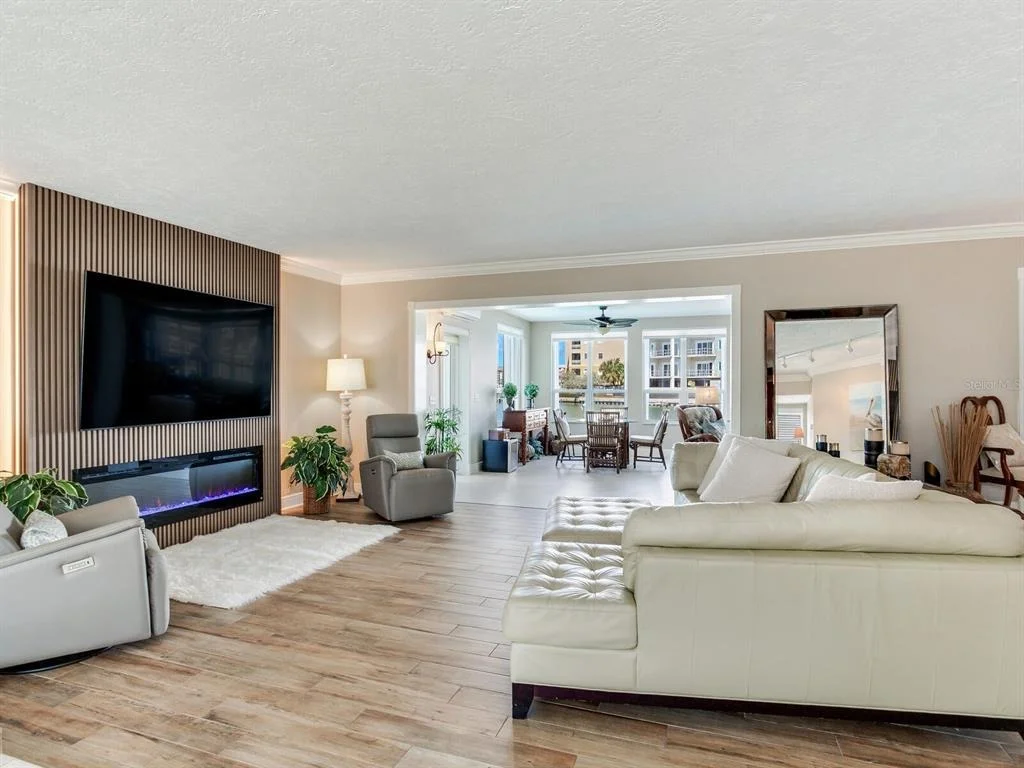 Photo of Unit B at 210 DOLPHIN POINT