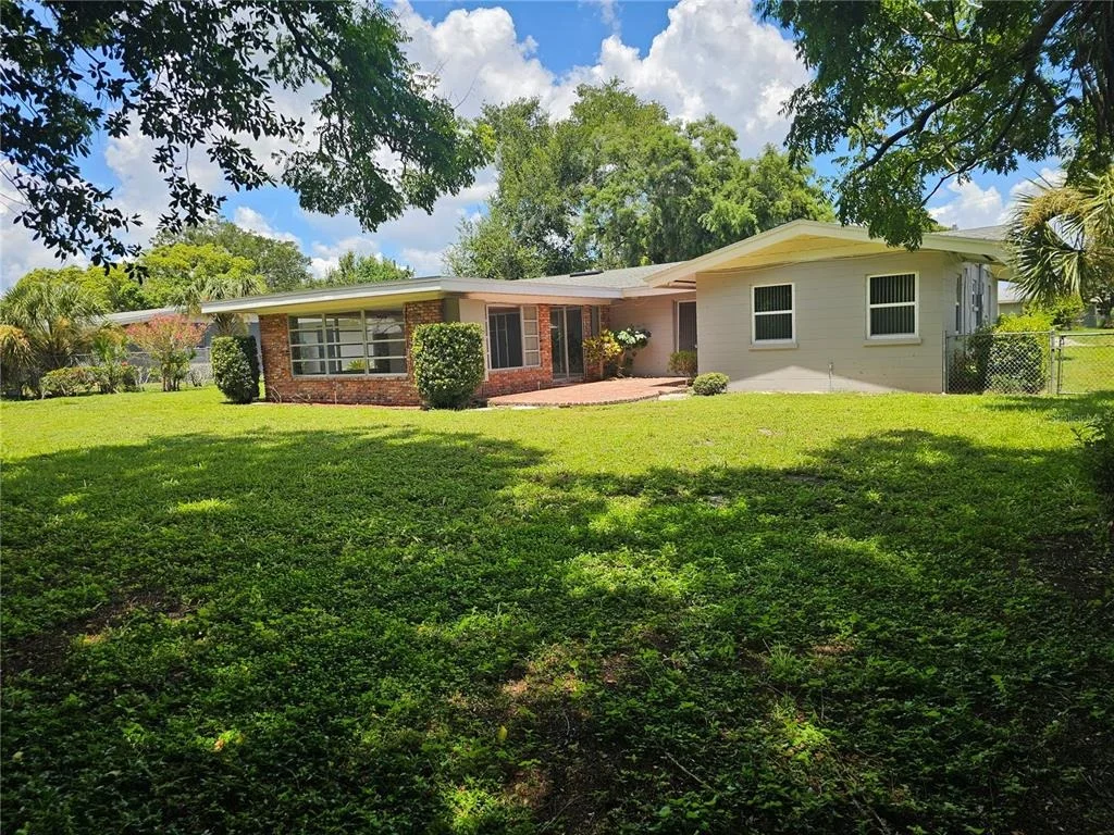Photo of 880 OLEANDER DRIVE SE