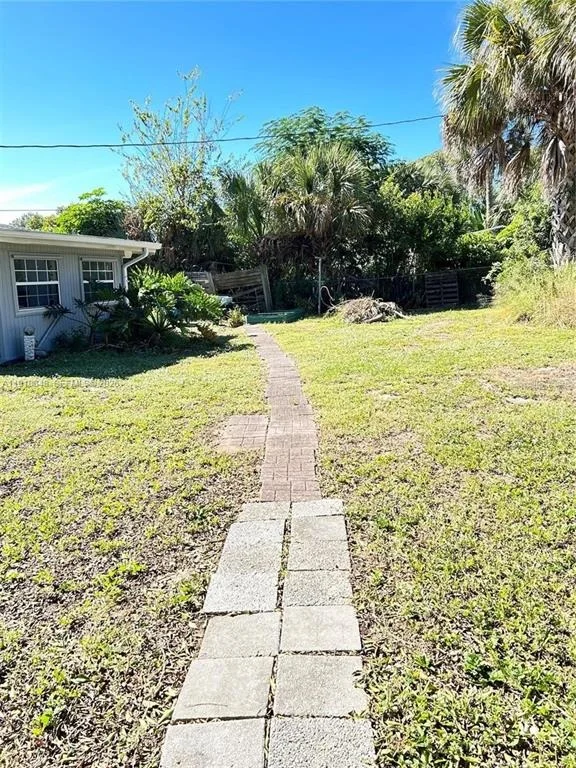 Photo of 118 BOUGAINVILLEA DRIVE