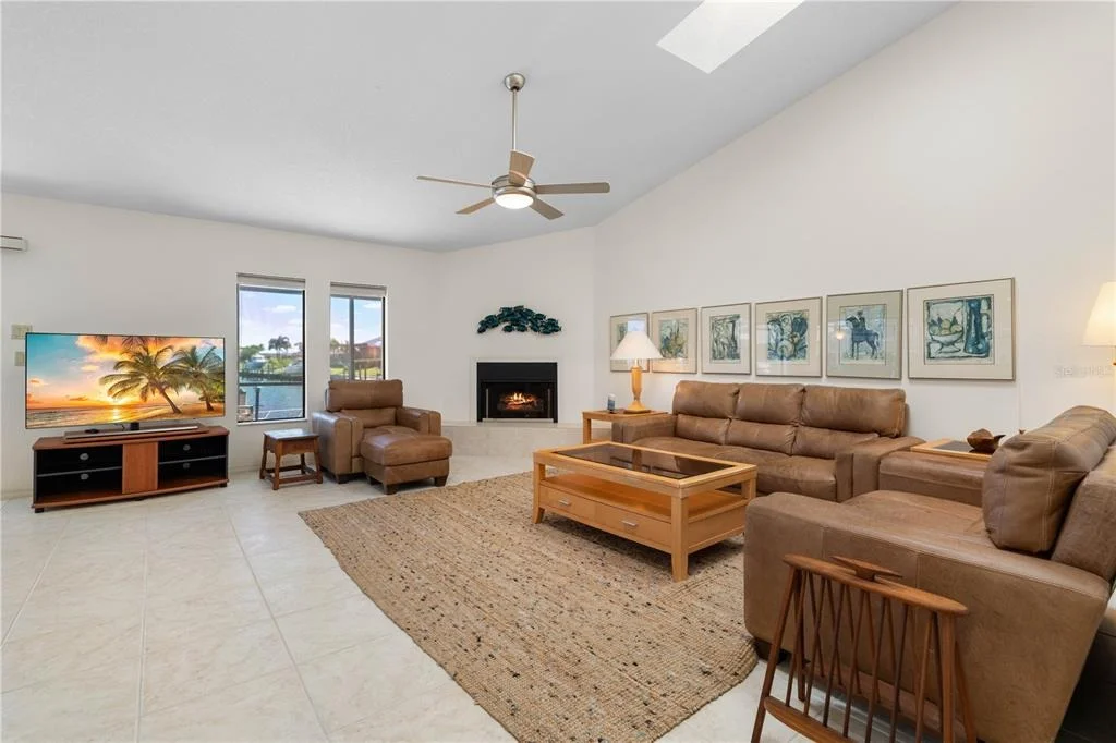 Photo of 308 COLONY POINT DRIVE