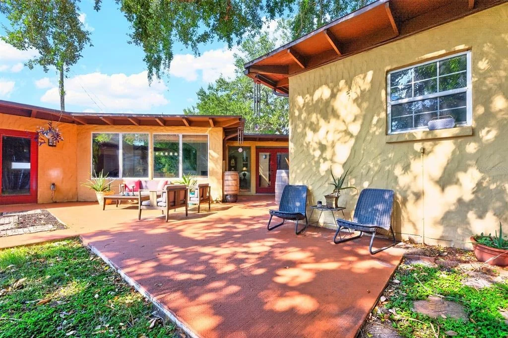 Photo of 1835 OAK LANE