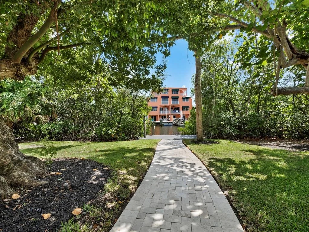 Photo of 430 ISLAND CIRCLE