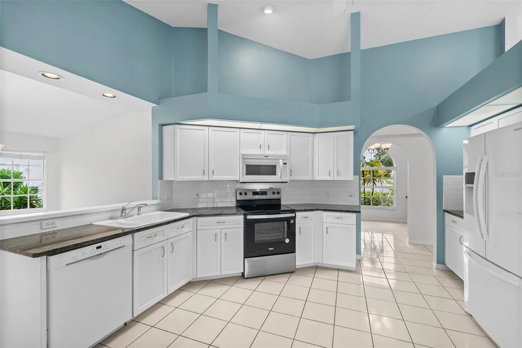 Photo of 555 PARK ESTATES SQUARE
