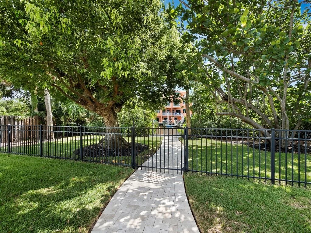 Photo of 430 ISLAND CIRCLE