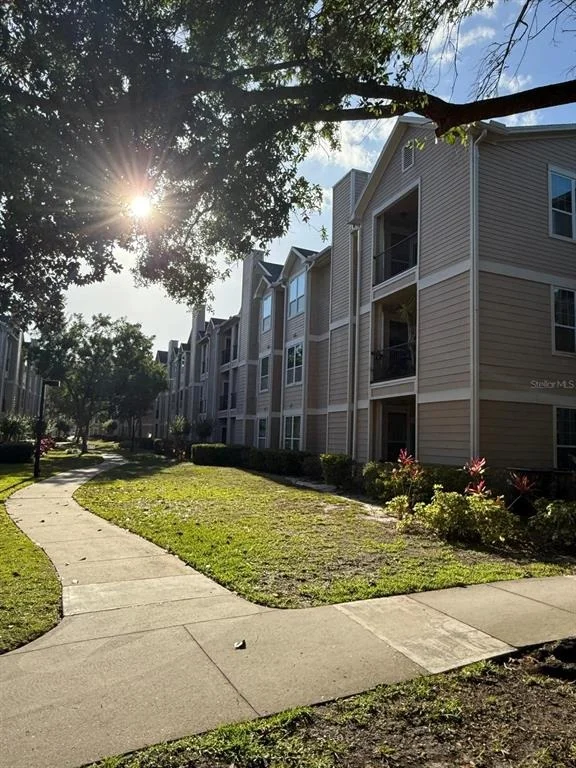 Photo of Unit 307 at 2015 ERVING CIRCLE