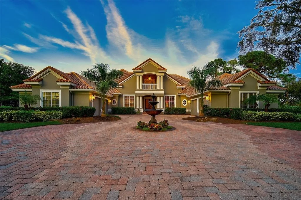 Photo of 854 MACEWEN DRIVE