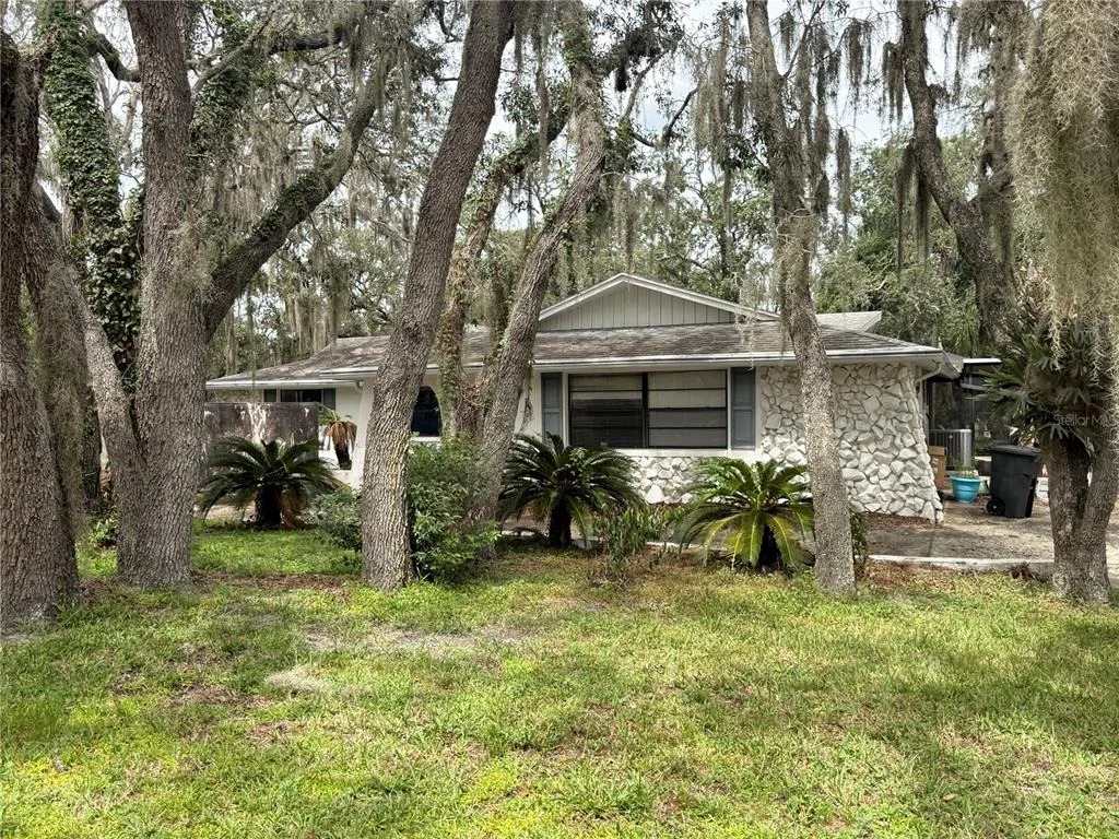 Photo of 18618 ANGLEWOOD DRIVE
