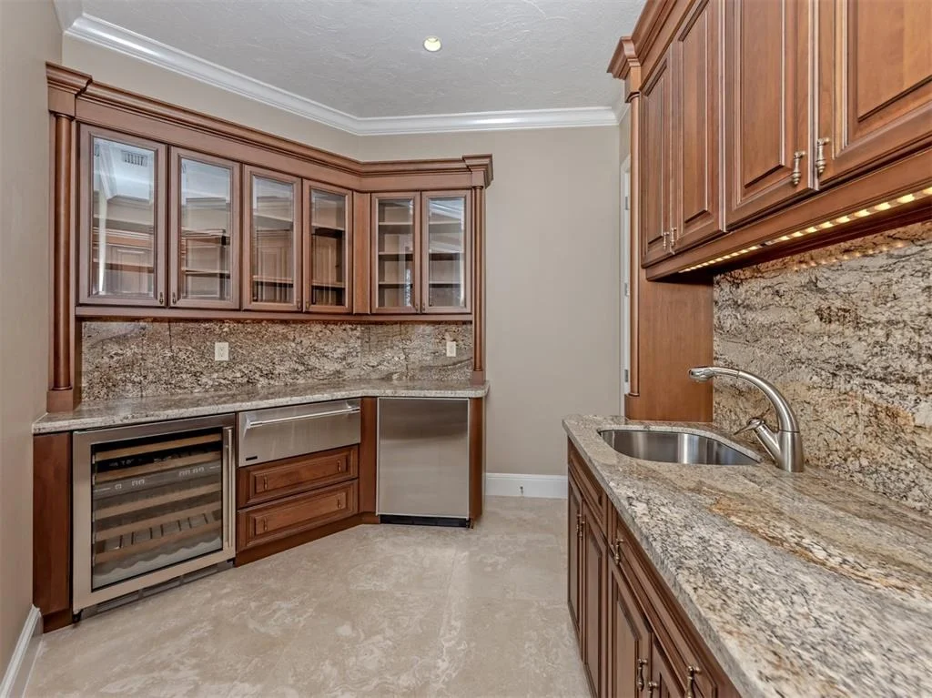 Photo of 630 N RIVER ROAD