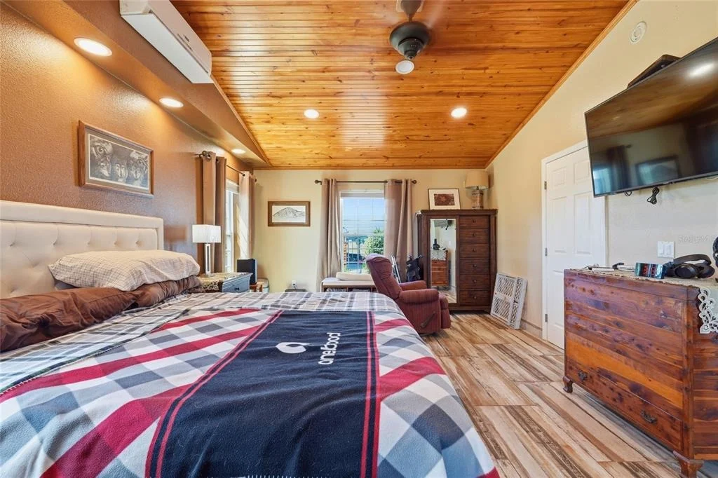 Photo of 15470 STATE ROAD 62