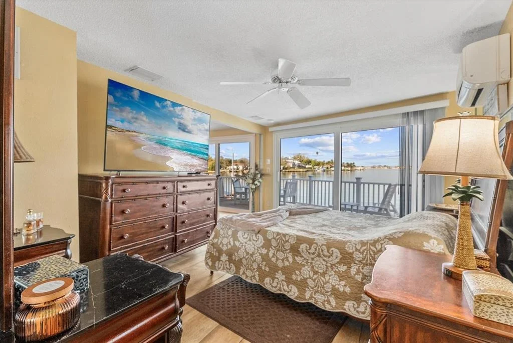 Photo of 33 N STARBOARD DRIVE