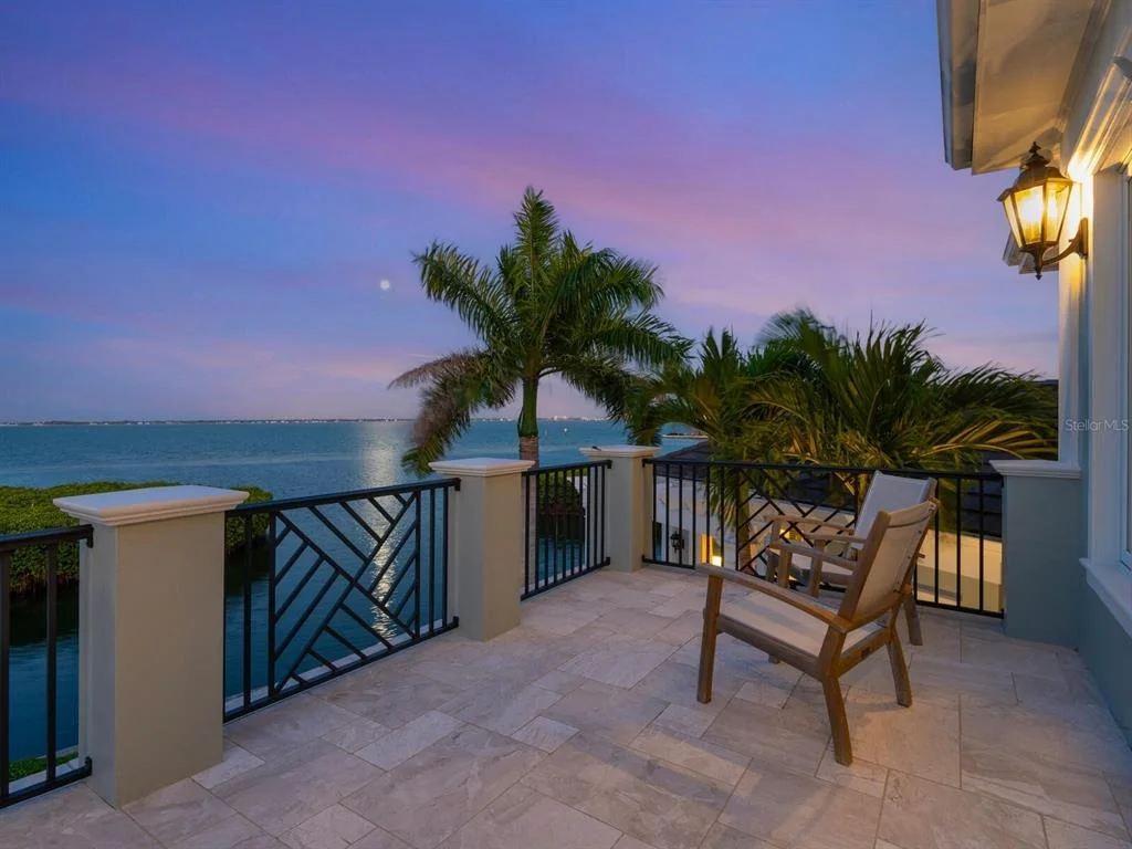 Photo of 560 HARBOR POINT ROAD