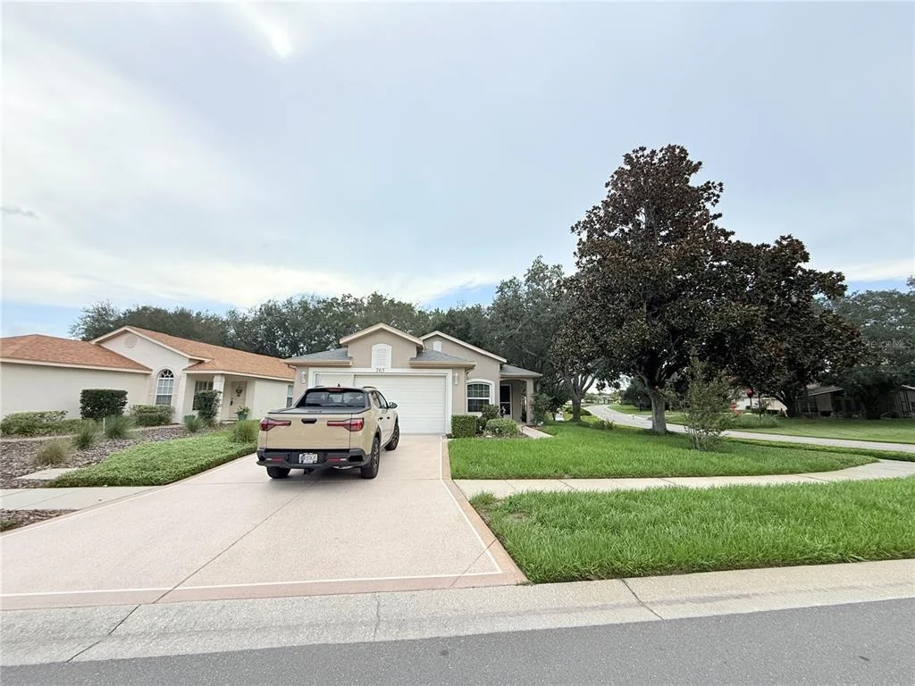 Photo of 265 CENTER OAK CIRCLE