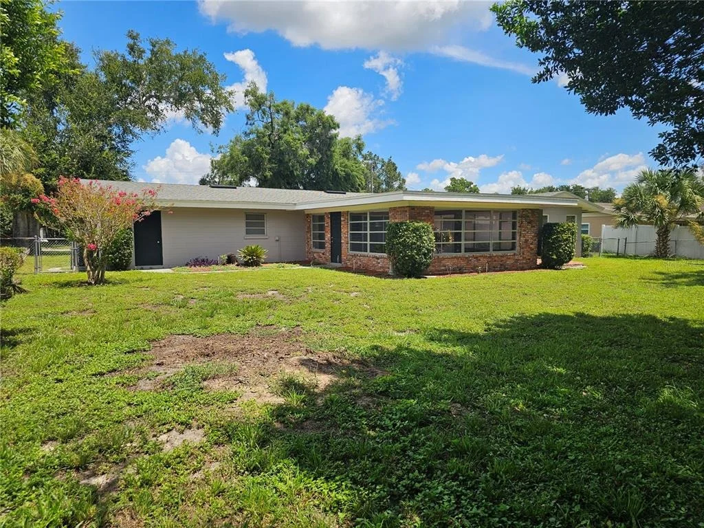 Photo of 880 OLEANDER DRIVE SE