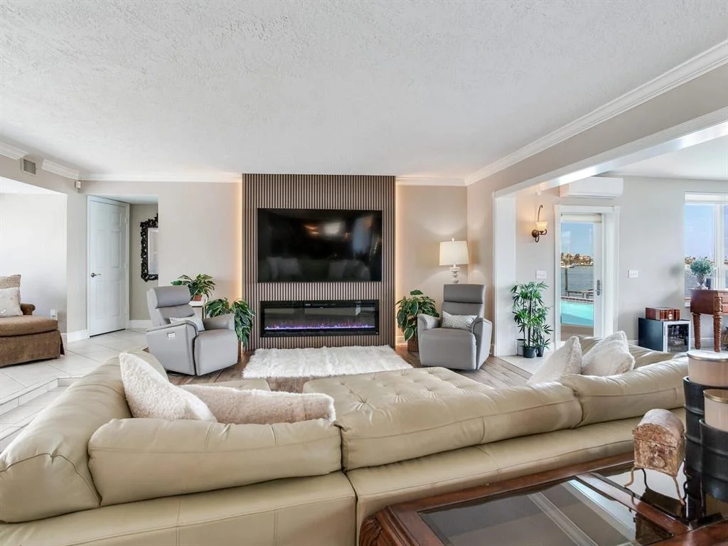 Photo of Unit B at 210 DOLPHIN POINT