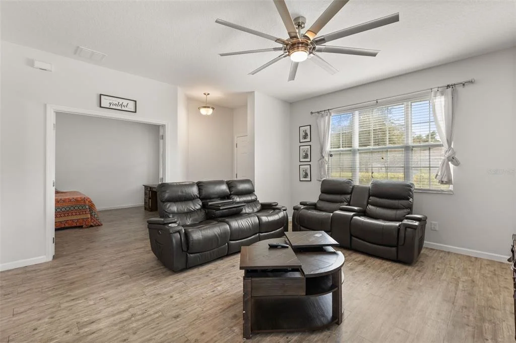 Photo of 2427 LINER AVENUE