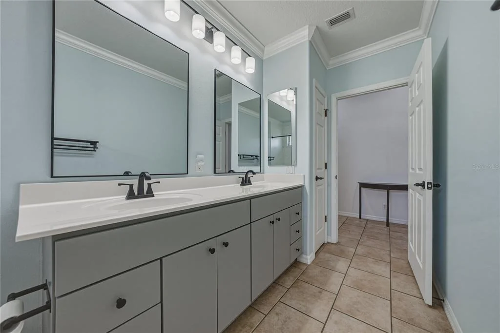Photo of 6105 AUDUBON MANOR BOULEVARD