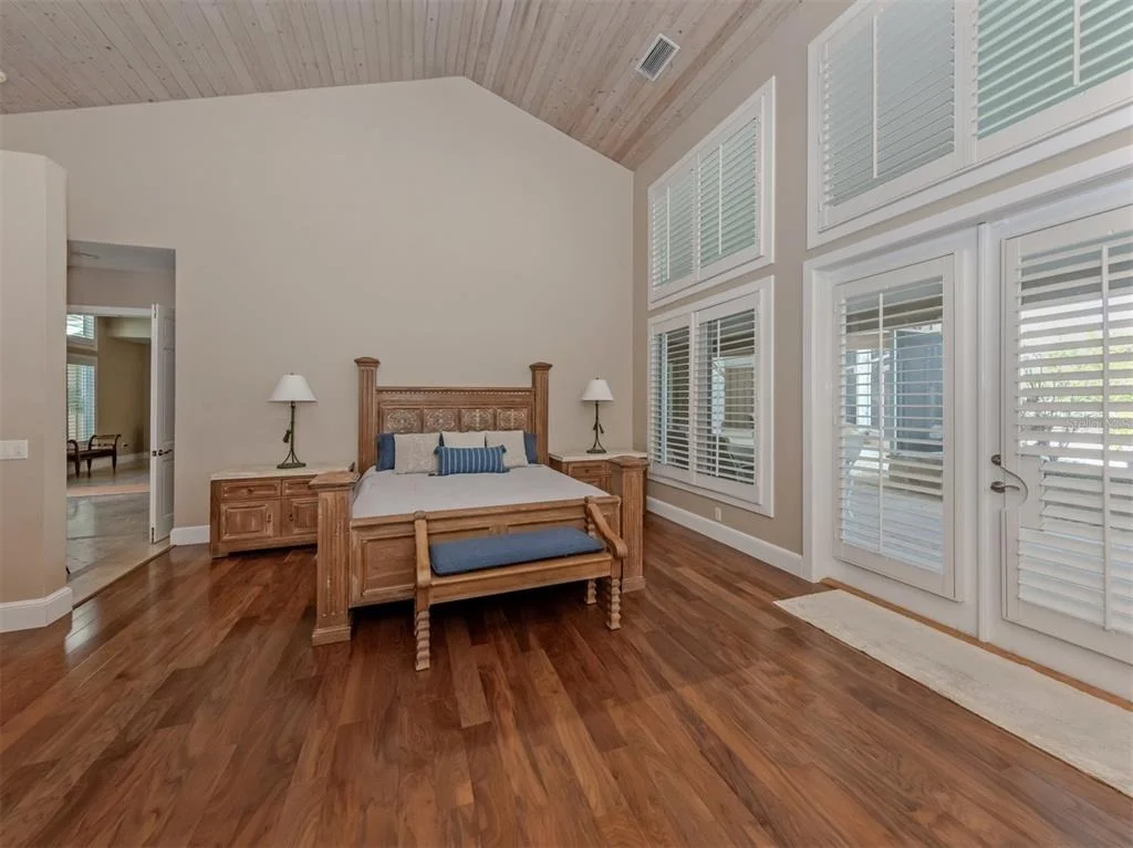 Photo of 630 N RIVER ROAD