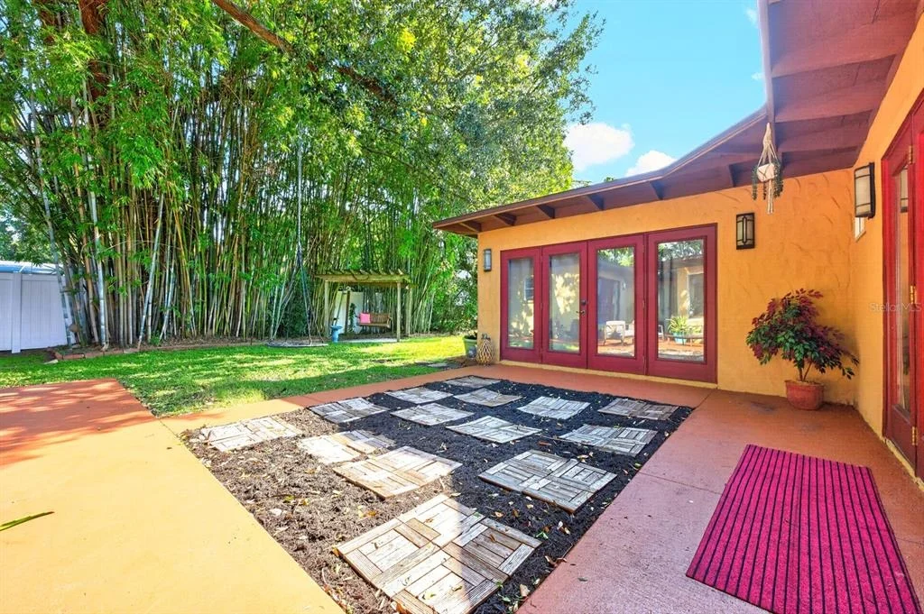 Photo of 1835 OAK LANE